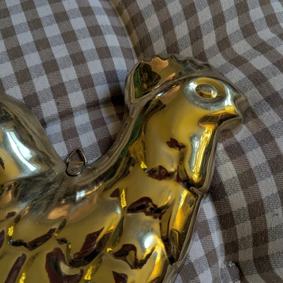 Chicken gold tone brass mold wall hanging - Picture 2 of 4